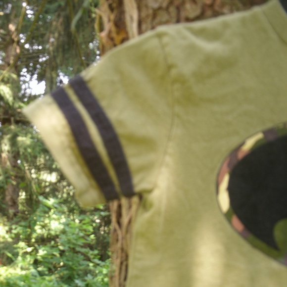 Boys Camo Bat Symbol T-Shirt Size M - Picture 7 of 8